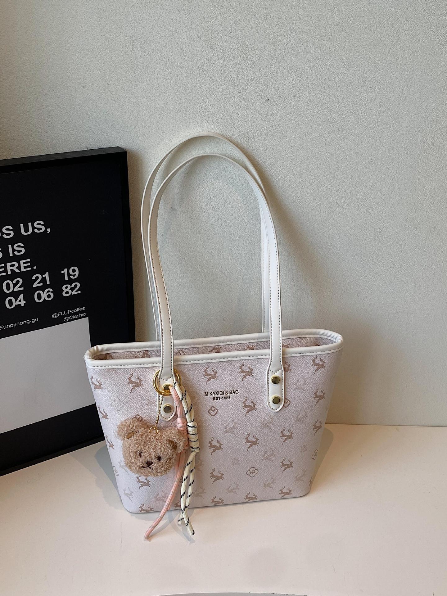 Bolsas de PU al por mayor de comercio exterior Bolsas de alta capacidad para mujeres 2025 Nuevos productos Bolsas de axilas de un solo hombro de alta gama para viajeros todo fósforo