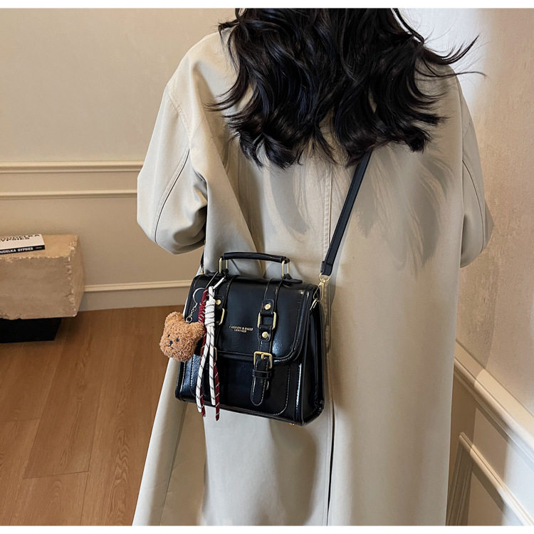Túi xách nữ dáng vuông nhỏ đa năng phong cách retro, túi đeo vai và đeo chéo tiện lợi — Màu be với cà phê không có mặt dây chuyền, Màu cà phê không đồ treo, Màu đen không có đồ treo, Màu be với cà phê có mặt dây chuyền chi tiết 22