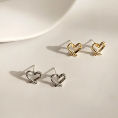 S925 Silver Needles French Minimalist Hollow Heart Earrings Sweet and Cool Small Earrings Daily Wear Ear Accessories H6339