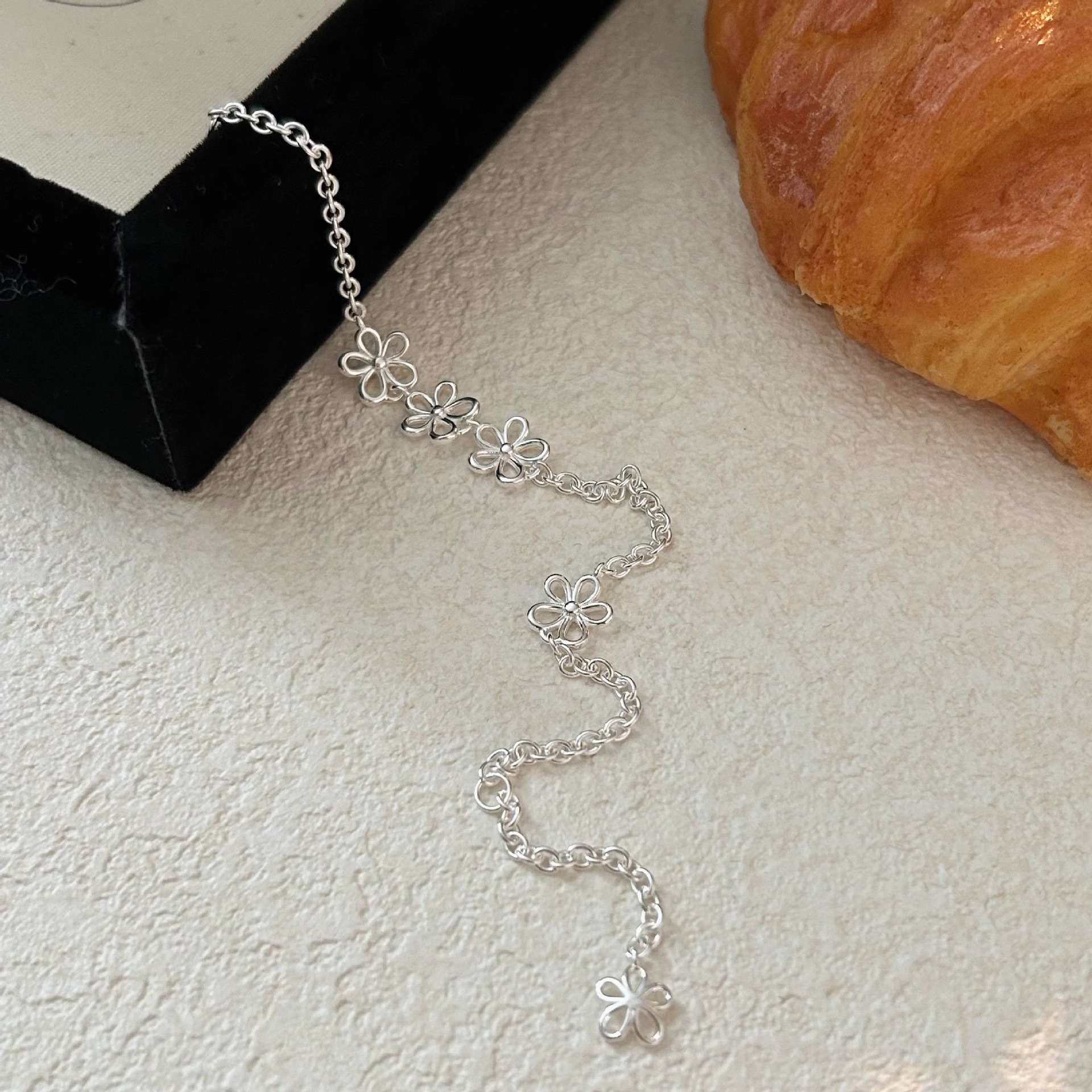Damarmband i 925 sterling silver med ihålig blomma elegant_voghion.com