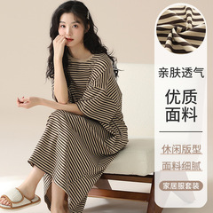 100% 綿のストライプの寝スカートの女性の夏の学生のレジャーは綿の長いタイプの膝のパジャマの部屋の服を着ることができます。