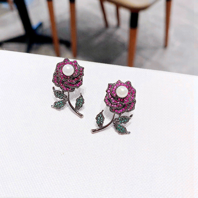 Korea Retro Rose Pearl Zircon Micro-inlaid Copper Earrings Wholesale Nihaojewelry display picture 6