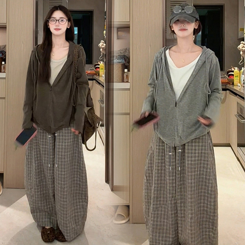 New autumn and winter outfit for pregnant women, a complete set of retro casual wear, Korean-style two-piece set with a jacket and plaid pants New autumn and winter outfit for pregnant women, a complete set of retro casual wear, Korean-style two-piece set with a jacket and plaid pants