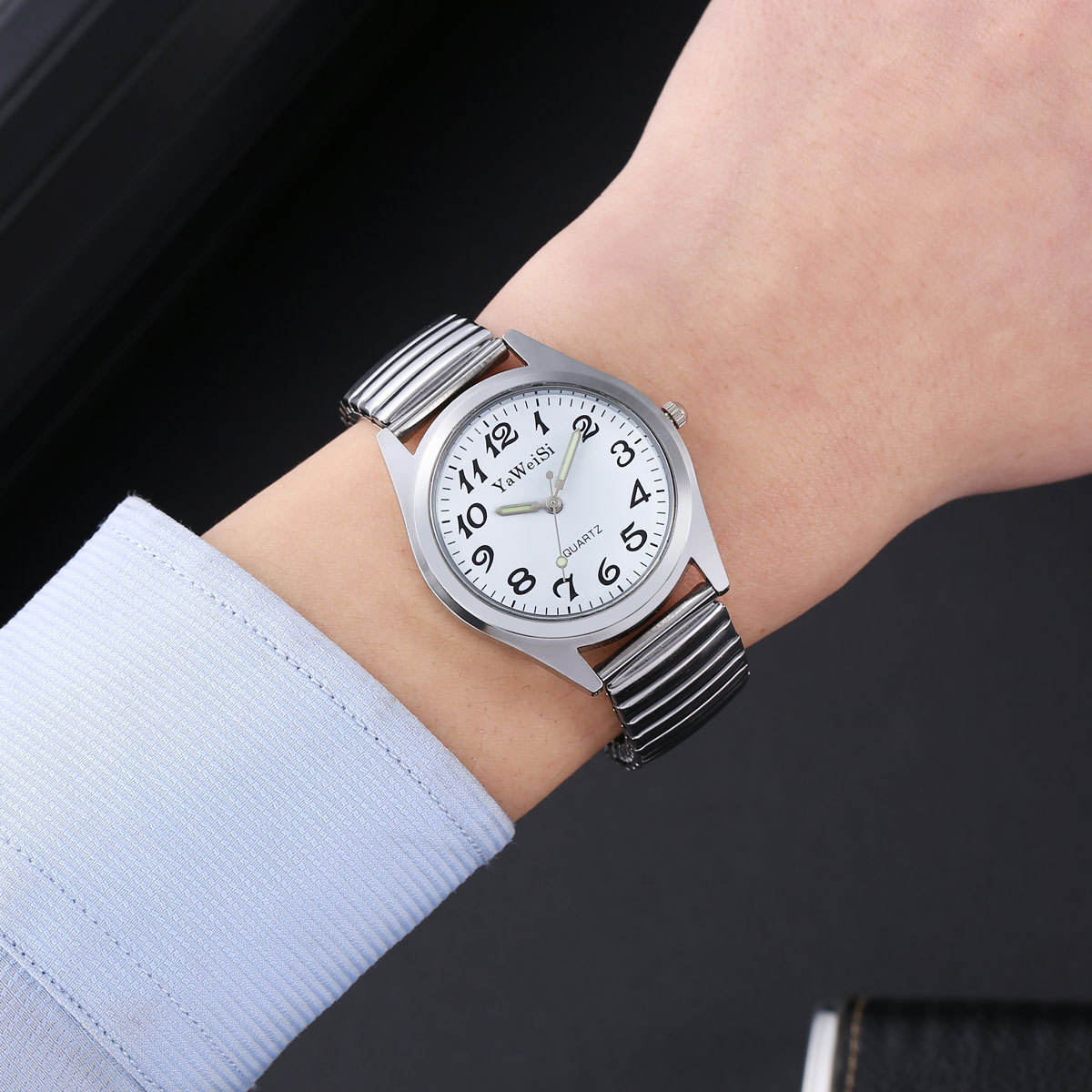 Suministro de stock caliente de mediana edad y mayores reloj elástico gran número de vida impermeable nocturna reloj de cuarzo al por mayor