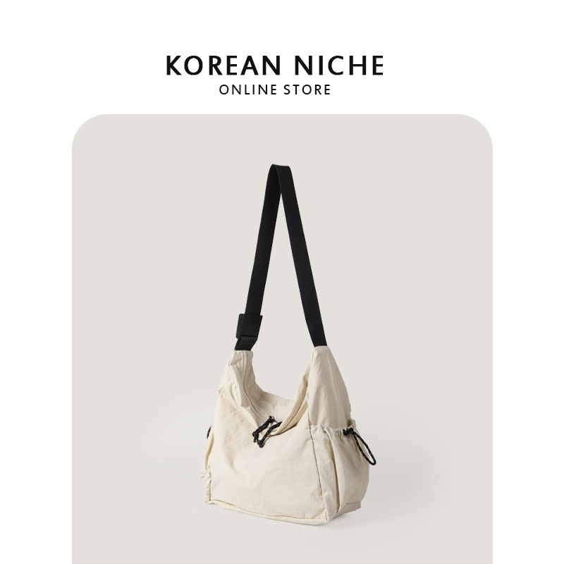 Nuevo estilo coreano versátil casual bolsa de asas de nylon para estudiantes mujeres nicho diseño ligero de gran capacidad hombro mensajero bolsa