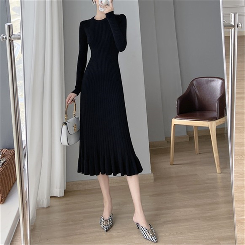 Herbst Fischschwanz Strickkleid Damen, mittellang über dem Knie, Basislage und schmale Passform, gepaart mit einem Pelzmantel für_voghion.com