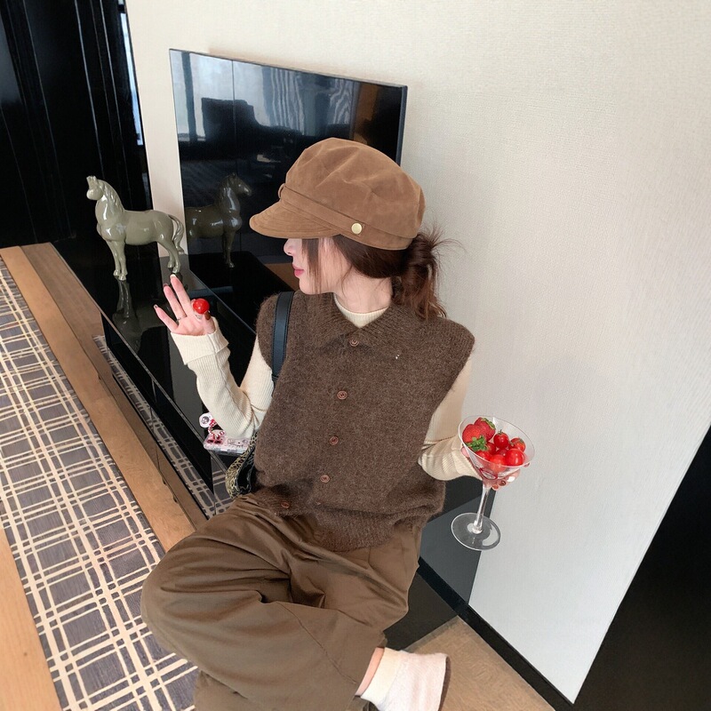 2026 New Vest Model: This year's popular hot-selling women's outerwear, small vest sweater in autumn brown, suitable for layering with knitted innerwear 2026 New Vest Model: This year's popular hot-selling women's outerwear, small vest sweater in autumn brown, suitable for layering with knitted innerwear