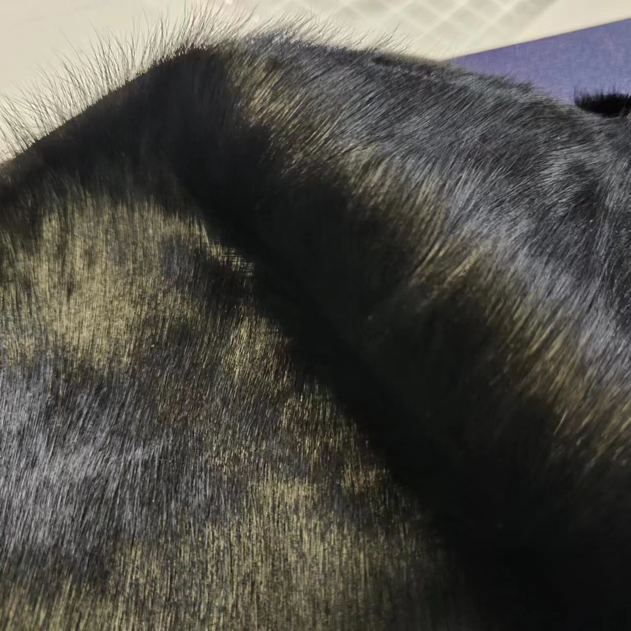 天然长马毛皮黑色皮革长期现货头层真皮毛一体巴掌大小22块钱/斤