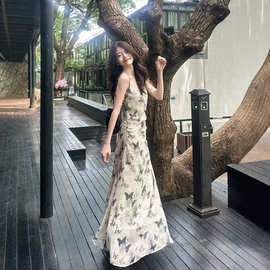 新中式水墨蝴蝶印花吊带连衣裙女气质高级感长款裙子2026夏季新款