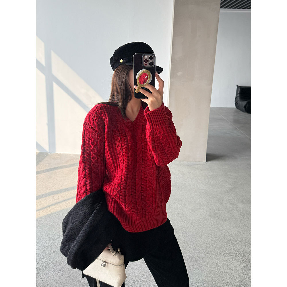 【王琪芝】新年红V领简约麻花毛衣女冬百搭洋气慵懒针织衫WQ105