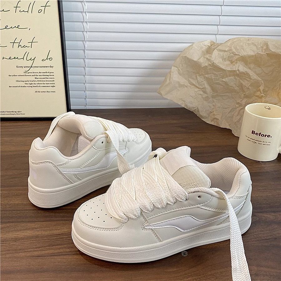 Versión coreana de las zapatillas de deporte de diseño de nicho de ocio para estudiantes, marea 2025 nuevo estilo Harajuku, estilo de Hong Kong, zapatillas de deporte de fondo plano para mujer