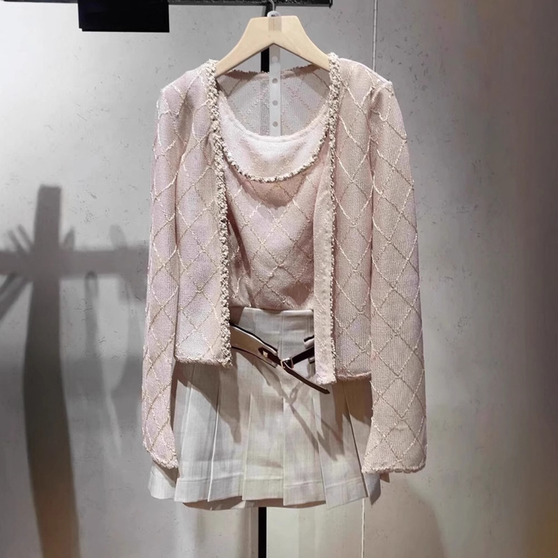 French Style Small Fragrant Pink Knitwear Suspender Two-Piece Suit for Women 2025 Early Spring Unique and Super Nice Top