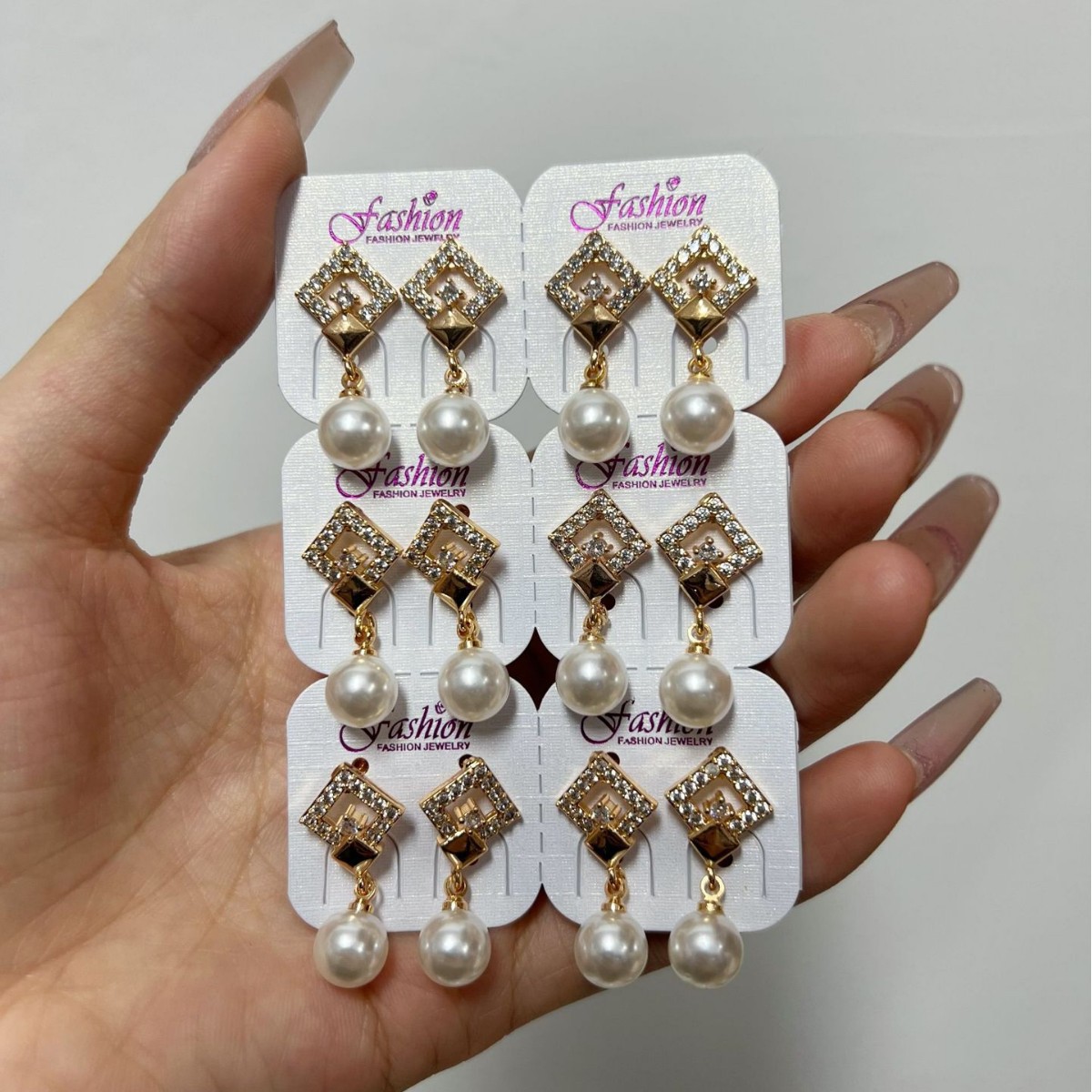 Pendientes de perlas de moda transfronterizos pendientes de orejas de bronce dorado de piedra triangular joyas de pendientes de amor al por mayor image 1