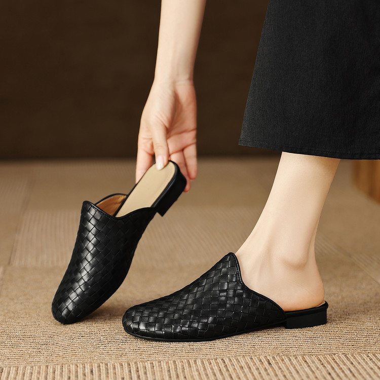 Woven Sheepskin Flat-Toed Women's Slip-On Mules for Outdoor Wear, 2026 Summer New Round-Toed Comfortable Lazy Slippers