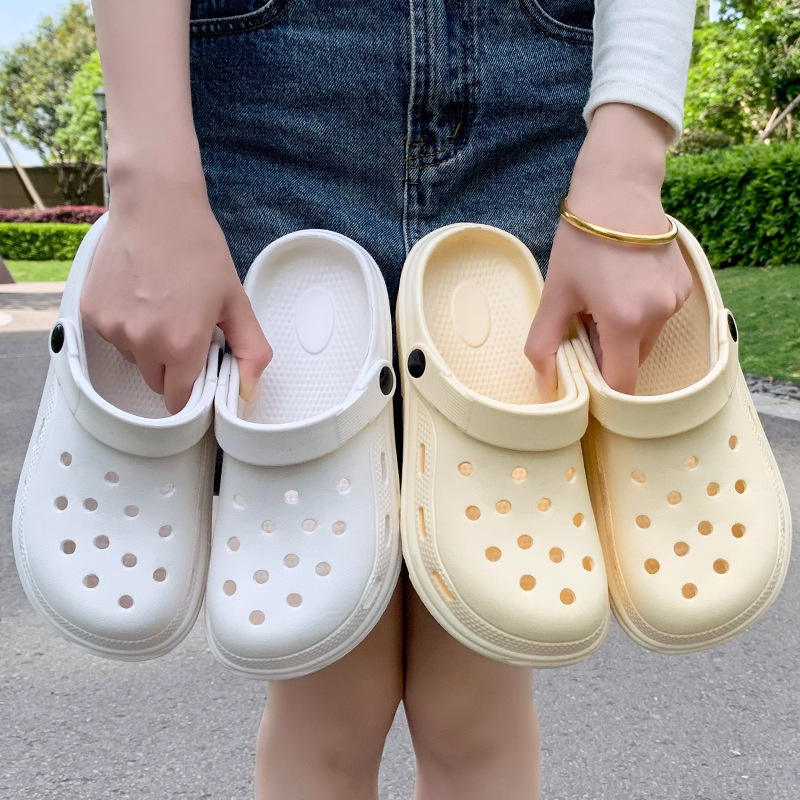 New Breathable Clogs for Outdoor Use, Low-Heeled Nurse Shoes, 2026 New Summer Cartoon Cute Couple Closed-Toe Sandals New Breathable Clogs for Outdoor Use, Low-Heeled Nurse Shoes, 2026 New Summer Cartoon Cute Couple Closed-Toe Sandals