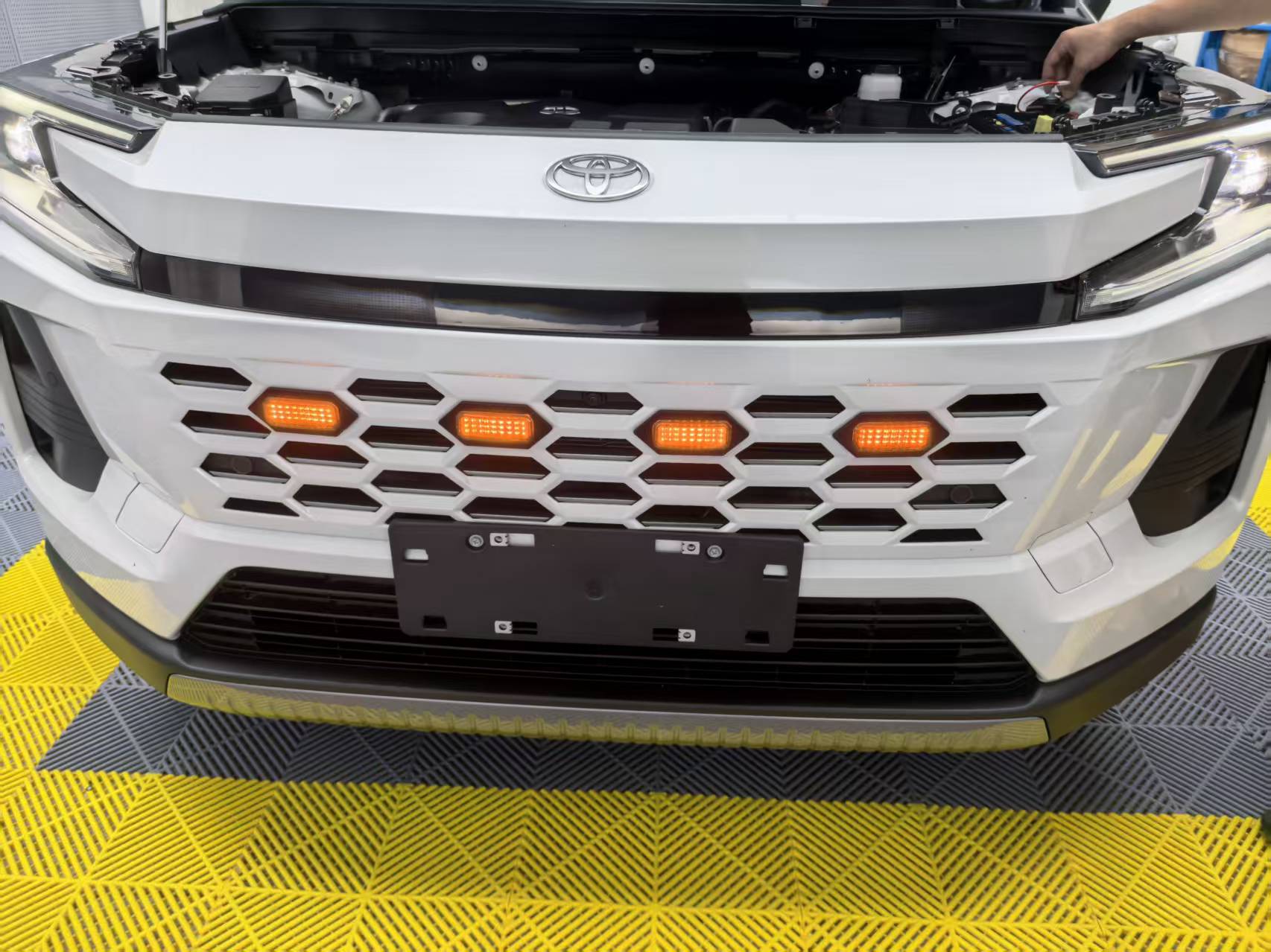 Suitable for 26 models of the new Wildlander off-road exterior modification, small yellow lights for the front bumper decoration and ambient lighting