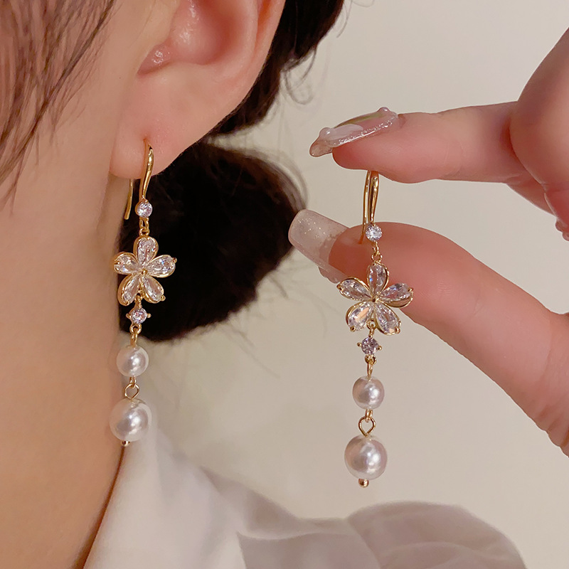 Sophisticated elegant small design earrings with zircon pearl