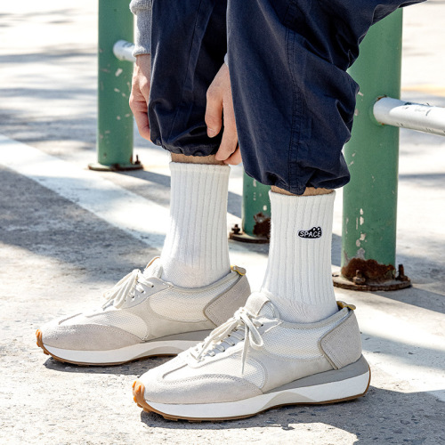 Socks for men and couples, crocodile head embroidered mid-calf socks, ins street versatile cotton socks, solid color sweat-absorbent sports socks