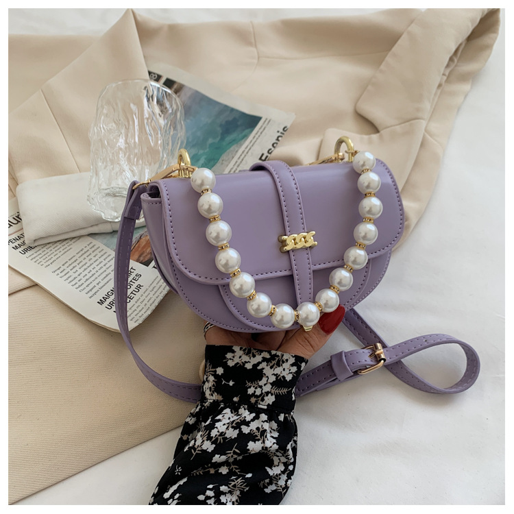 Fashion Pearl Chain Portable Saddle Bag display picture 2