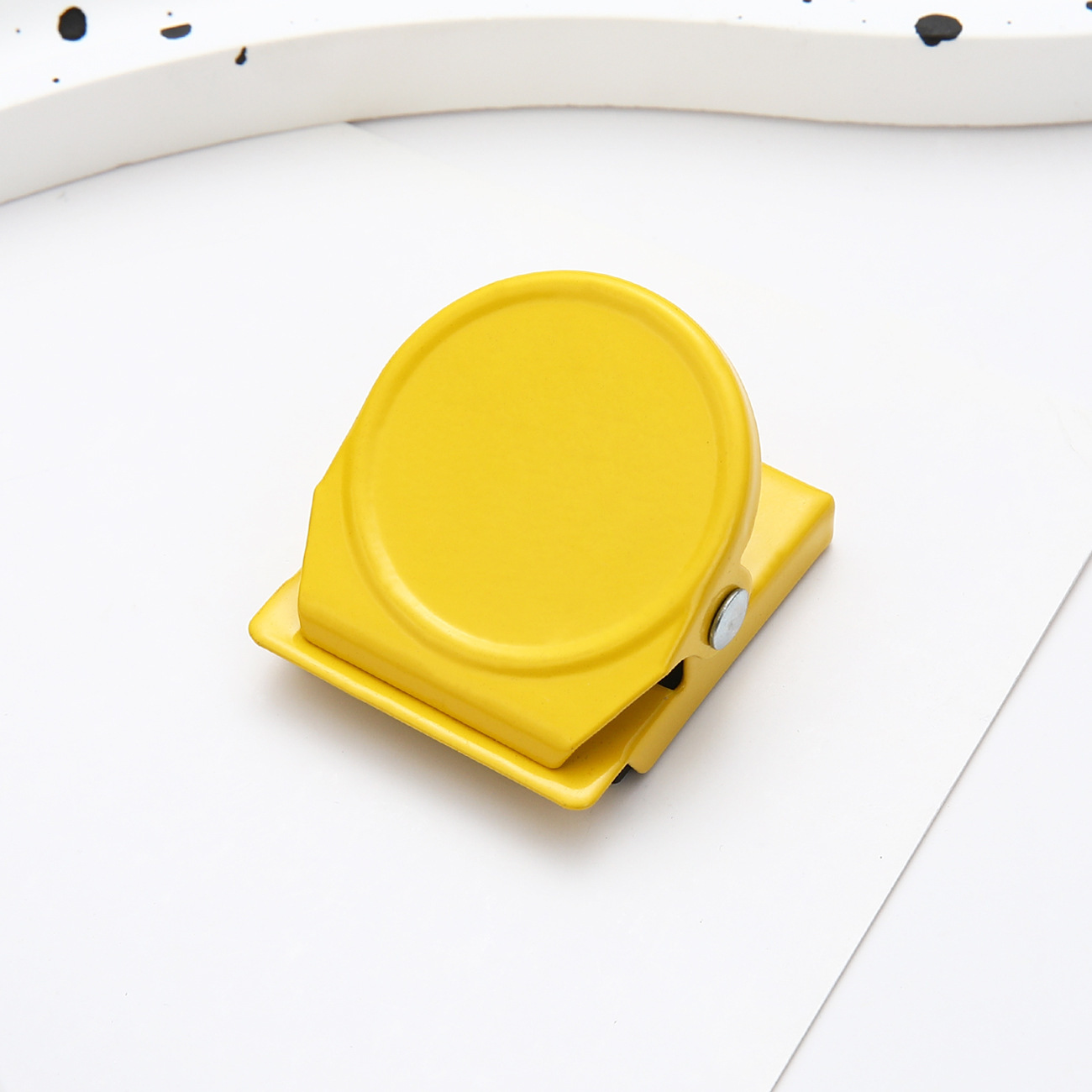 Nuevo clip de absorción magnética transfronteriza refrigerador pegado clip de imán clip de notas de color macarón sistema de metal refrigerador clip de mensajes de cocina