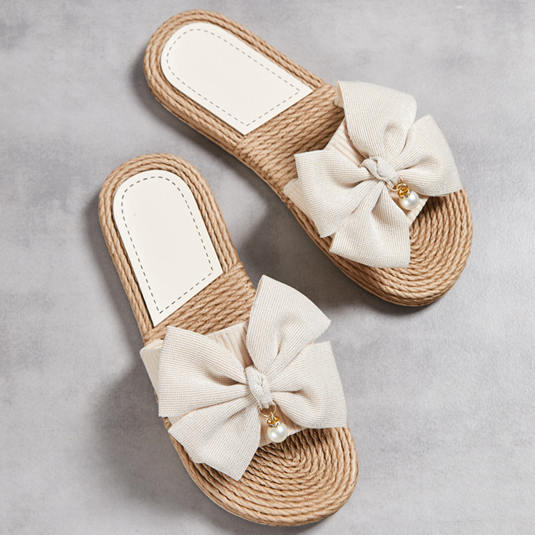 Women's straw fashionable slippers