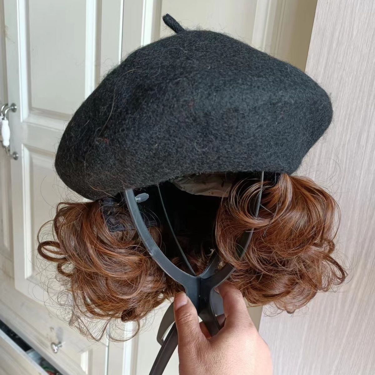 Sombrero peluca integrada moda mujer Otoño e Invierno boina nueva artificial corto rizado peluca natural realista peluca cap
