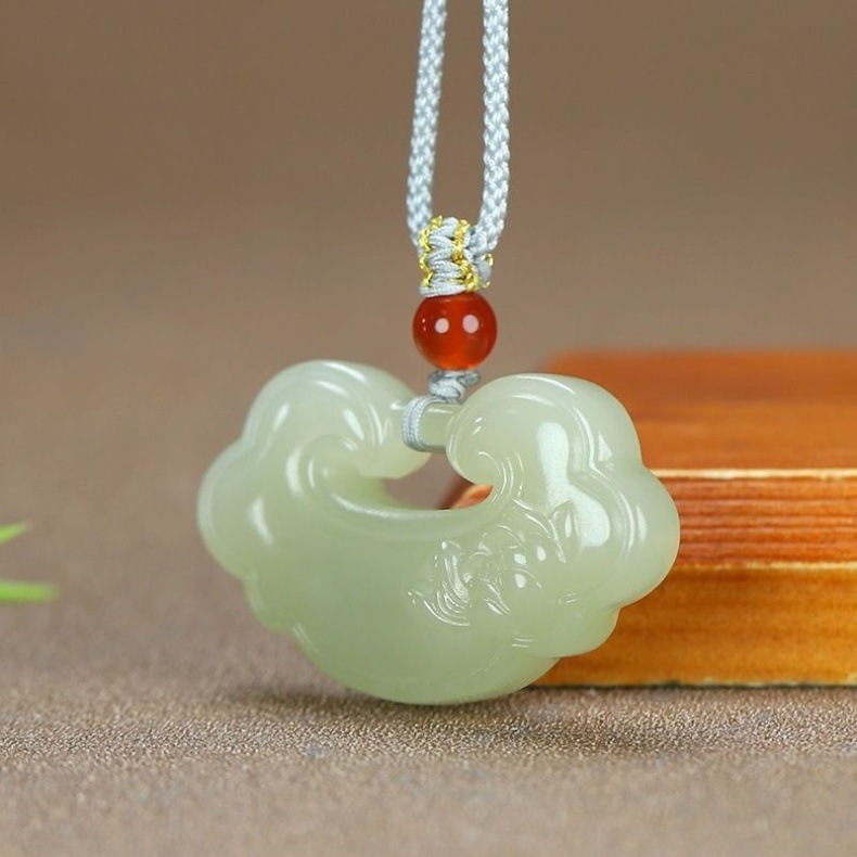 Mặt dây chuyền ngọc Hetian hình mây lành khóa an toàn, dài 25–30 mm — Màu xanh nhạt, Màu nắng đậm, Màu nắng trung tính chi tiết 16