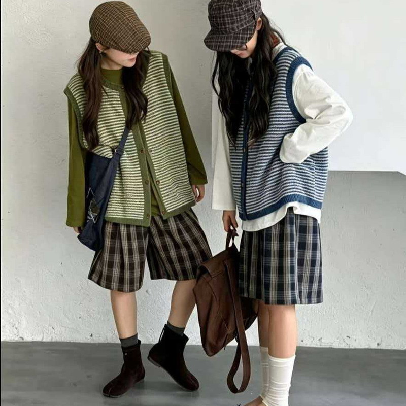 2026 Spring/Autumn layered cotton vest, loose fit, slimming, simple, versatile, with a unique design, sweet and preppy style, and rolled hem