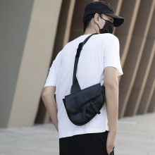 2025新款潮流 斜挎包男胸包马鞍包休闲简约皮质单肩腰包个性时尚