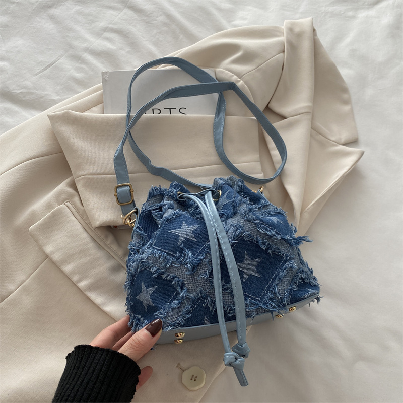 2024 invierno nuevo diseño de moda de gran capacidad bolso ocio de hombro de moda de mujer simple viaje bolsa de cubo portátil