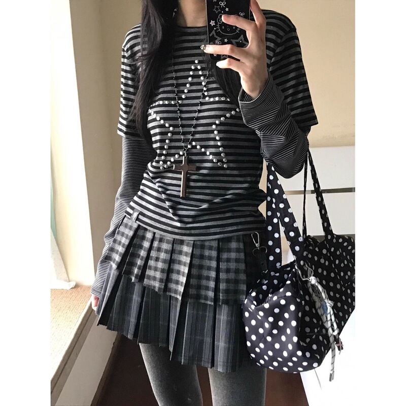 2026 Spring and Autumn Women's Long Sleeve T-Shirt Top with Pentagram Rhinestone Print, Dark Punk Style INS Wholesale 2026 Spring and Autumn Women's Long Sleeve T-Shirt Top with Pentagram Rhinestone Print, Dark Punk Style INS Wholesale
