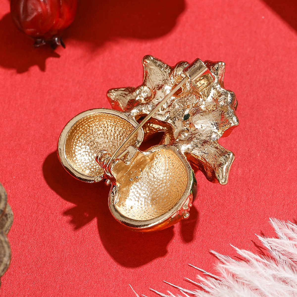 European and American fashion simple alloy enamel bell brooch Christmas series men's and women's clothing corsage jewelry pins