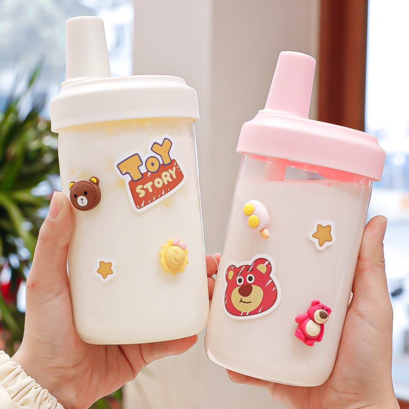 Taza de plástico de leche infantil de alta apariencia Linda taza de agua de paja de estudiante simple creativa Red Taza de gran capacidad