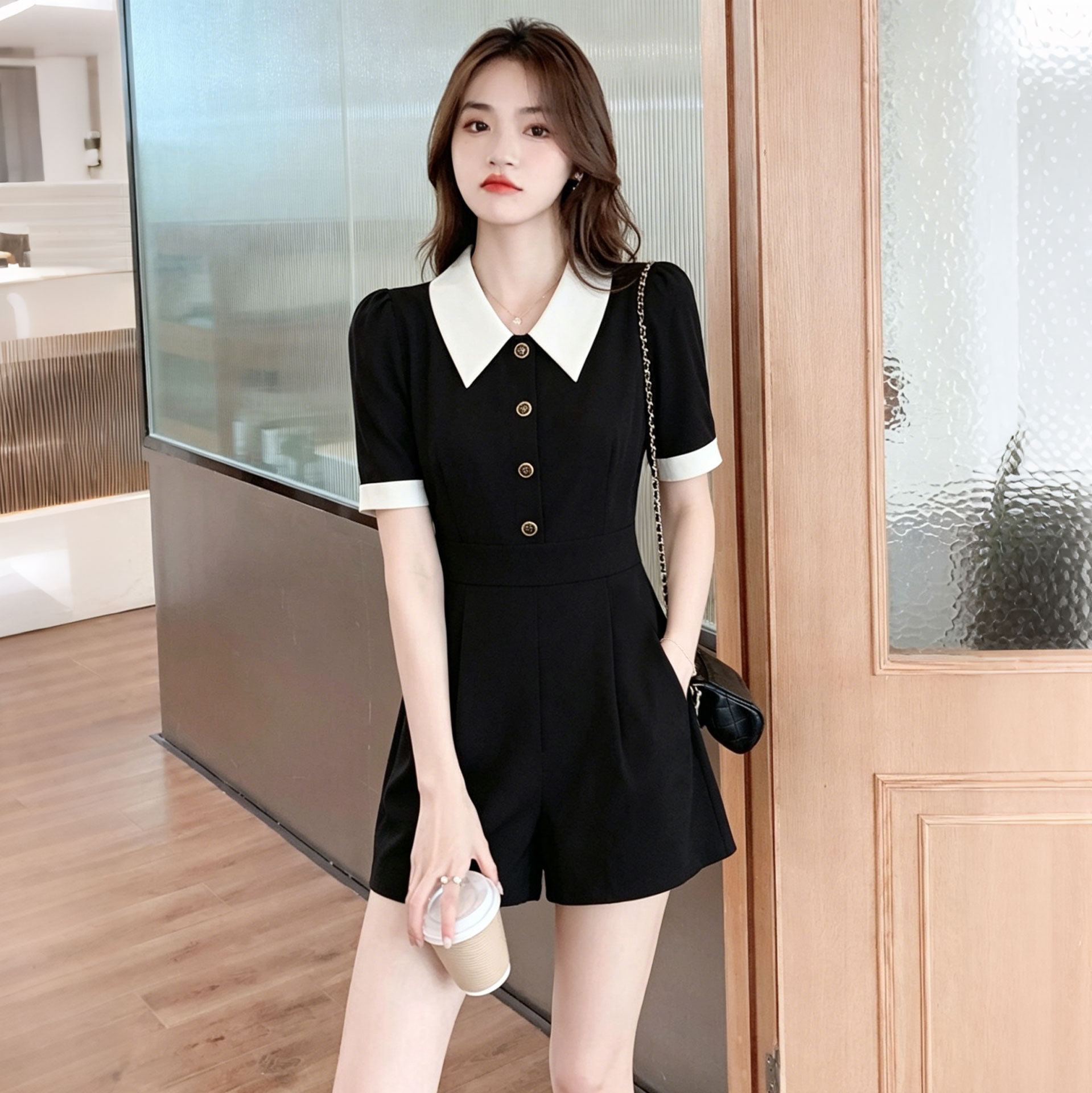 2026 Summer New Women's Hepburn Style Retro Elegance Peter Pan Collar Slim Fit Jumpsuit Short Jumpsuit D5826
