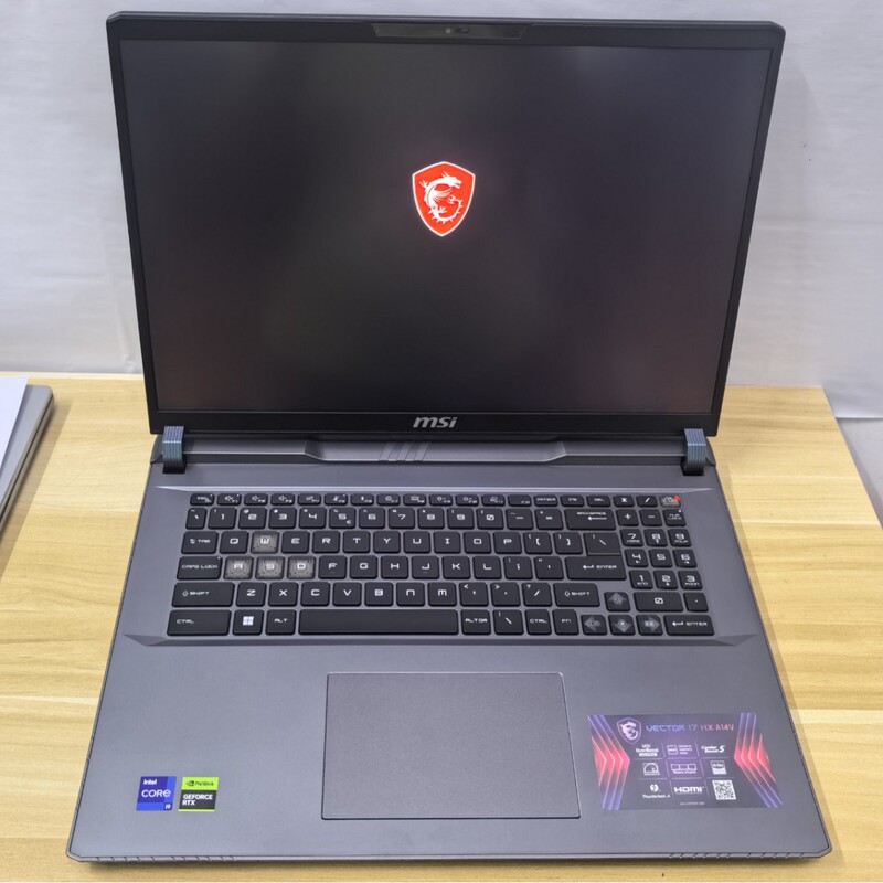 2024 Titan 17 Laptop I9-14900Hx/32Gb/Rtx4060/2.5K/240Hz)17.3