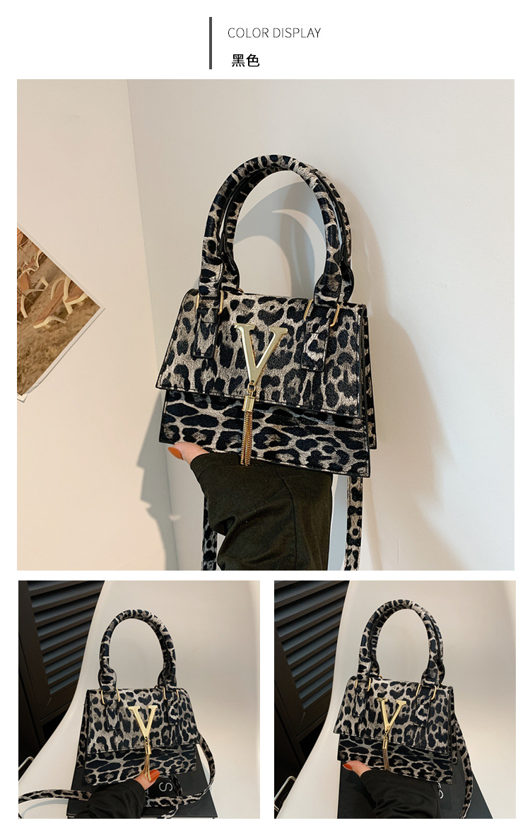 The new leopard print handbag is trendy and stylish. The crossbody bag has a simple texture and a spicy girl style. It is a unique single-shoulder small square bag undefined