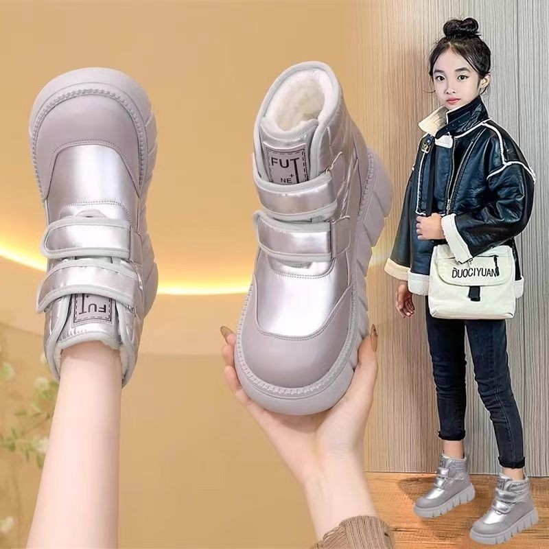 Botas de nieve para niñas 2025, invierno nuevo tipo de zapatos de algodón gruesos, zapatos de invierno calientes para niños, tendencia de botas de algodón para niños