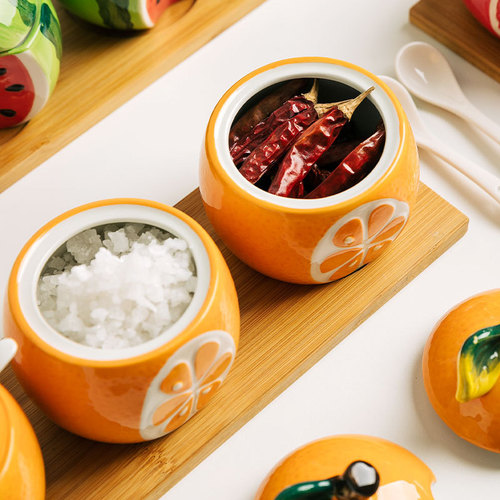 小作陶瓷家用水果浮雕调味罐创意造型佐料罐带盖味精盐盒厨房