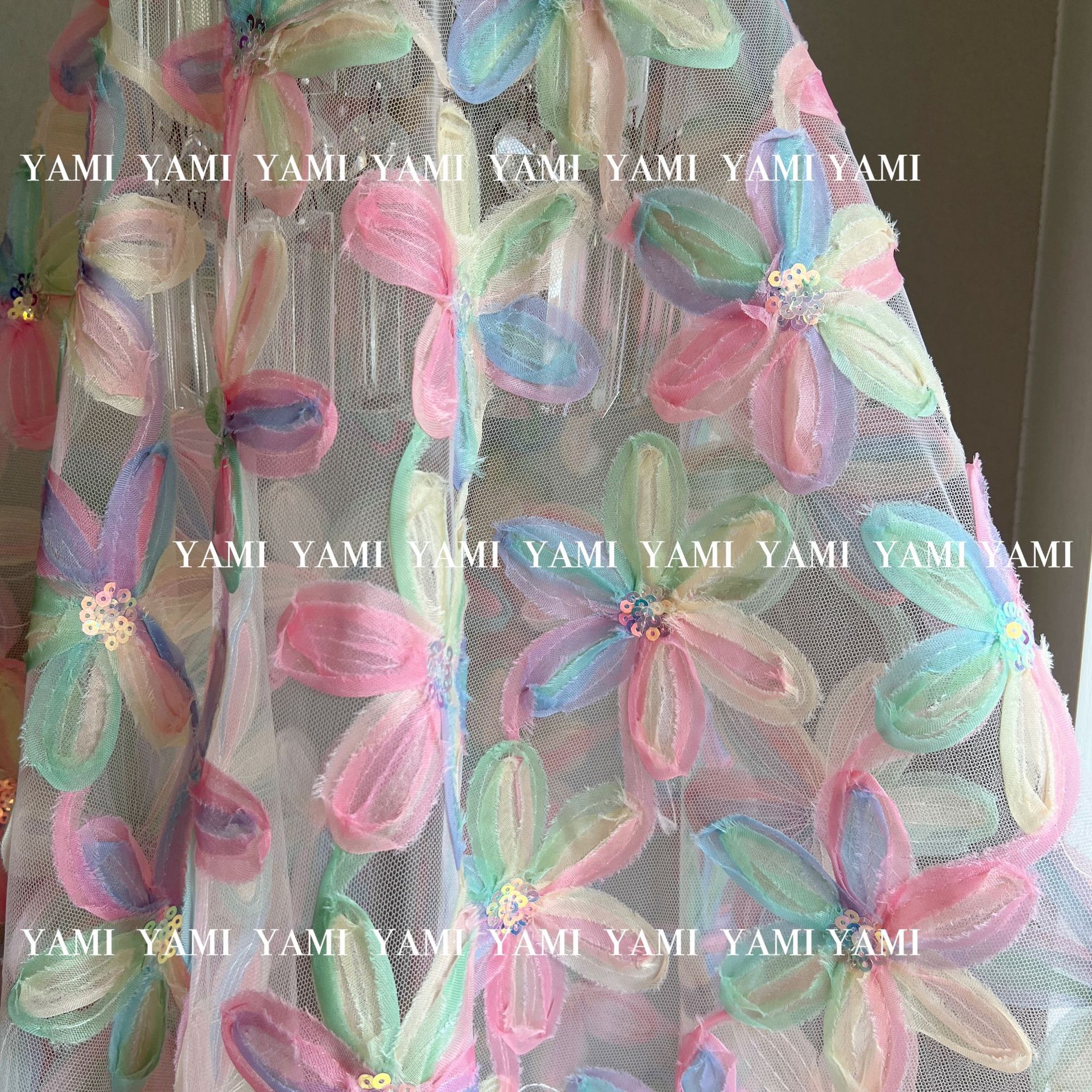 Fábrica al por mayor pieza de bordado de flores francés colorido crochet tul bordado tela ropa material hilo vestido de novia de los niños