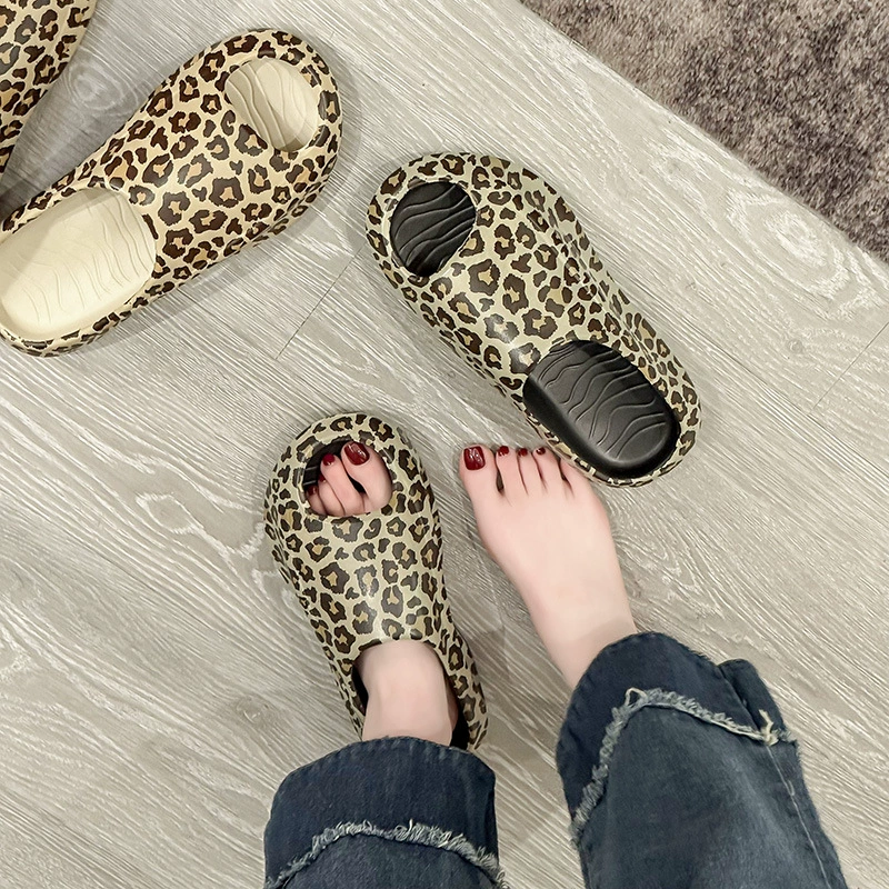 Европейская и американская мода высокого класса леопардовые тапочки дамы летом носят плоское дно слово трал красный праздник пляжные туфли ins