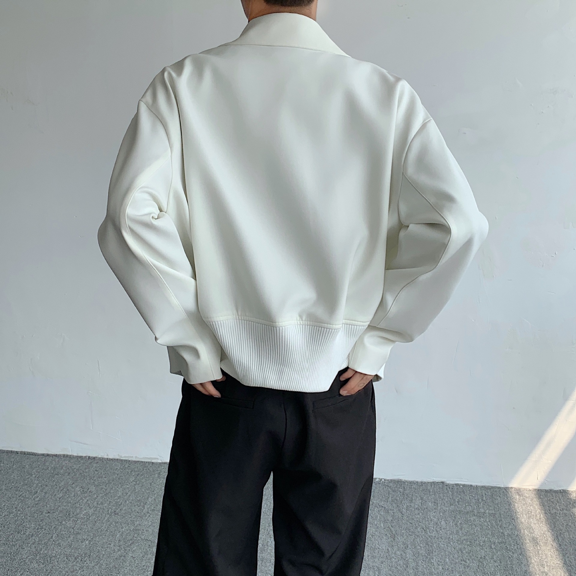 Veste d'affaires matelassée à épaules dénudées pour homme, tendance et haut de gamme, blanche, cleanfit, cardigan court, maillot de baseball à fermeture éclair_voghion.com