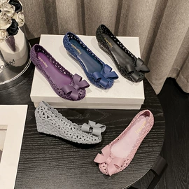 平底凉鞋;平底拖鞋;坡跟拖鞋