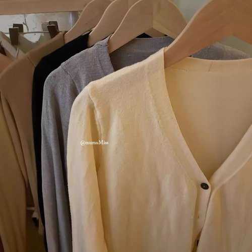 Cozy and Luxurious Knit V-Neck Cardigan for Women - Perfect for Autumn and Winter, Loose Fit, Short Sleeve, Easy to Layer, Versatile French and Korean Style, Light Beige