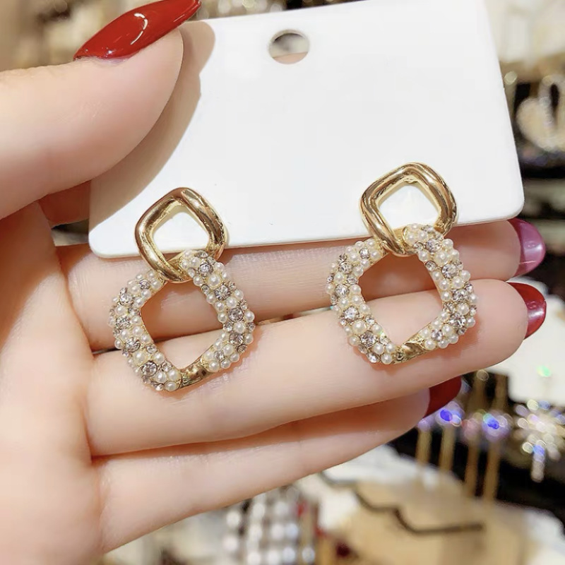 Elegant small design earrings