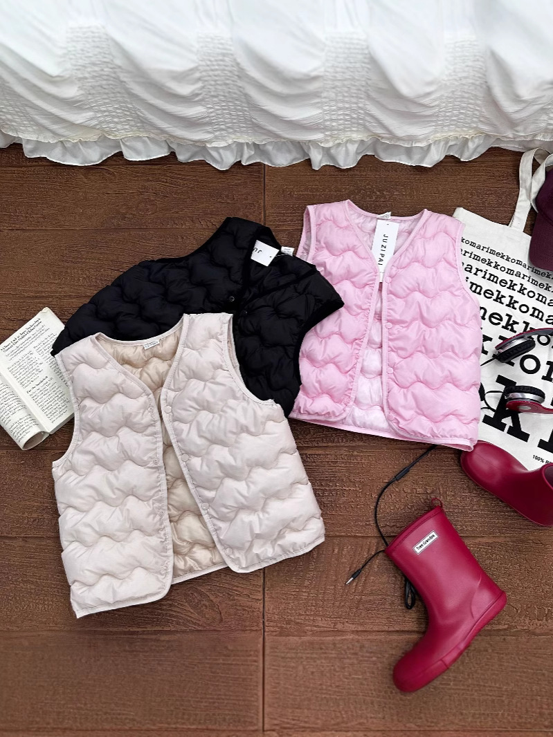 Nuevo chaleco de color liso para niños y niñas, adecuado para primavera, otoño e invierno, ropa interior con líneas onduladas, chaleco de algodón, estilo corto para bebés y niños pequeños.