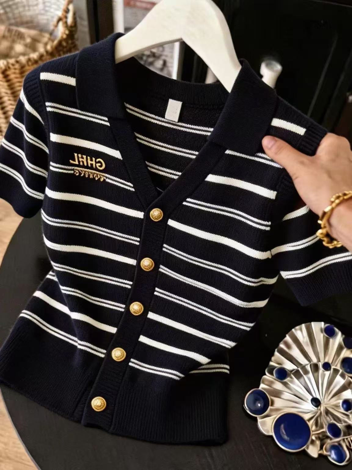 Áo len cổ polo ngắn tay nữ sọc kẻ thanh lịch — Sọc