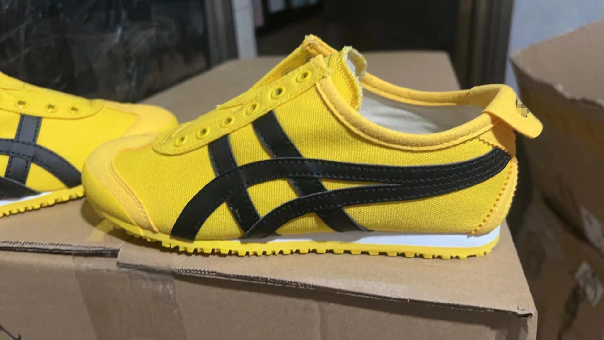 750 캔버스 옐로우와 블랙
