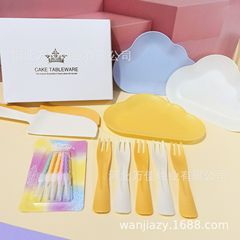 卸売ケーキ使い捨て食器食品グレードpsプラスチックナイフとフォークの食事皿ピクニックパーティー雲の皿セットギフトボックス