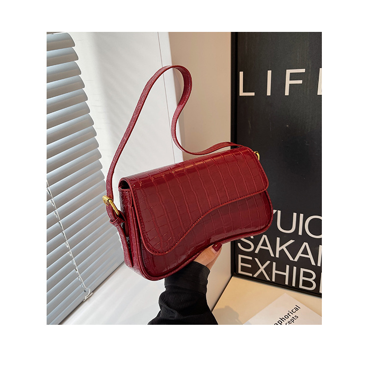Brown shoulder bag with car stitching