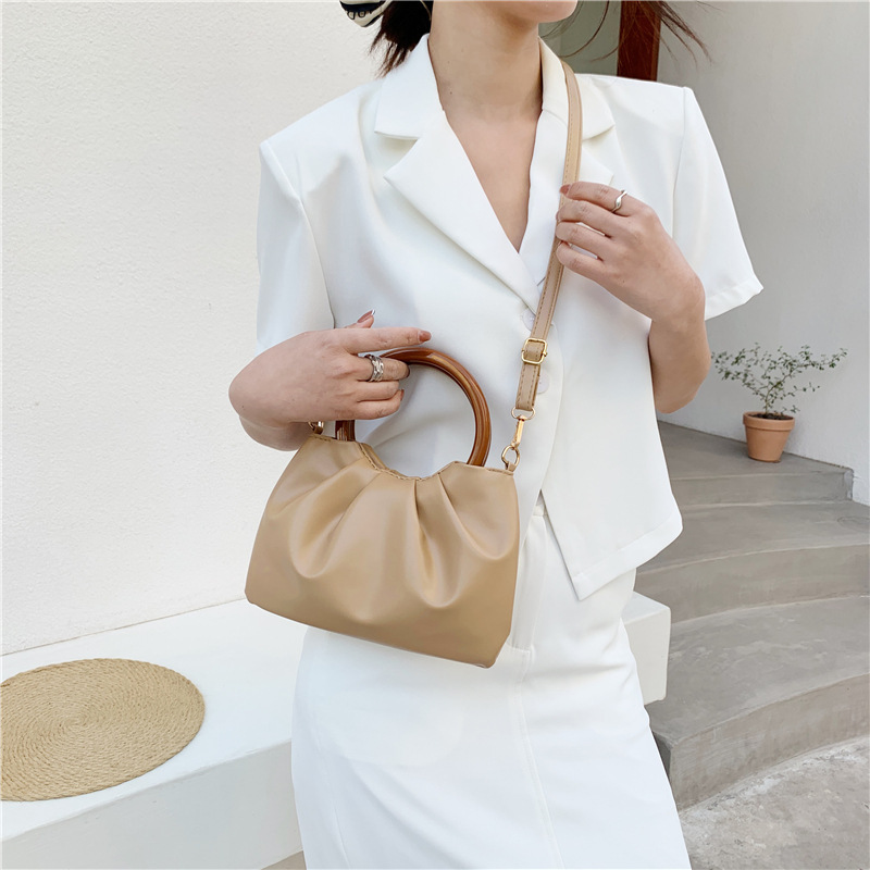 Borsa a tracolla da donna modello nuvola con manico in legno_voghion.com
